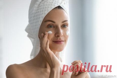 Секреты ухода за лицом в холодное время года Осень и зима – настоящее испытание для нашей кожи. Только вышли на холод – она краснеет, ощущается пощипывание, вернулись в теплый офис или квартиру – начинает сохнуть, появляется чувство стянутости кожи. Как ухаживать за собой в холодное время года, в интервью MIR24.TV рассказали...