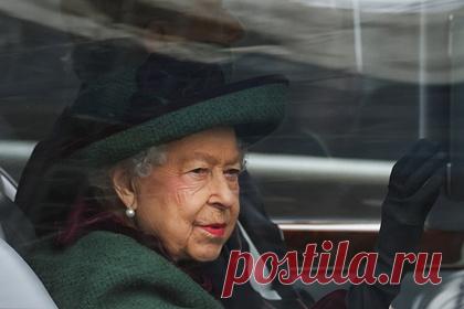 Елизавета II появилась на публике под руку с обвиненным в изнасиловании сыном. Елизавета II прибыла на панихиду по принцу Филиппу в Вестминстерском аббатстве под руку с опальным сыном. Королева появилась в главном зале Вестминстерского аббатства через боковую дверь и прошла на свое место в первом ряду в сопровождении принца Эндрю, ранее обвиненного в изнасиловании.