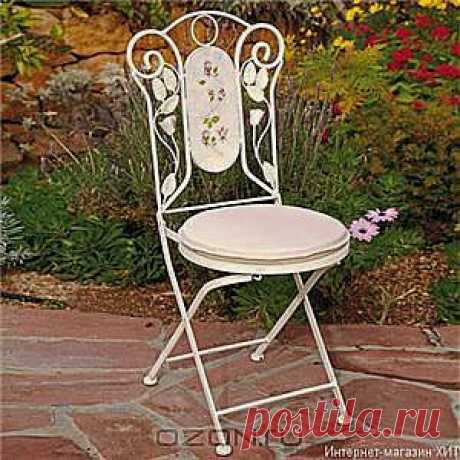 Садовое кресло Идилия - Откройте для себя заново поэзию, глядя на эту мебель с настоящей мозаикой. Какой романтичный, манящий вид! Стулья изготовлены из чугуна, покрытого лаком античного белого цвета. Спинка украшена металлическим узором в виде листьев. Белая мозаика с мотивом цветов роз украшает сиденье и спинку. Высота 93см, ширина 40см, глубина 50см.