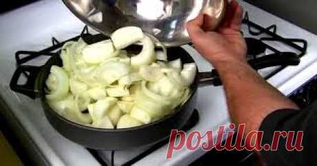 Она высыпала на сковороду 1,5 кг лука. Звучит не очень аппетитно, но, попробовав, я пришла в восторг! » Лук — это овощ, который заставляет нас плакать, когда мы его режем. Но иногда стоит немного потерпеть, так как лук является основным ингредиентом многих вкусных блюд. Мы подготовили для тебя рецепт французского лукового супа.Для его приготовления понадобится аж 1,5 кг лука. Звучит не очень аппетитно, но, попробовав это блюдо, практически все отмечают его бесподобный вкус...