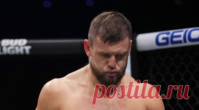 Алексахин победил Алибекова техническим нокаутом за 39 секунд. Российский боец смешанных единоборств Николай Алексахин победил Магомедсайгида Алибекова на турнире RCC 17. Читать далее