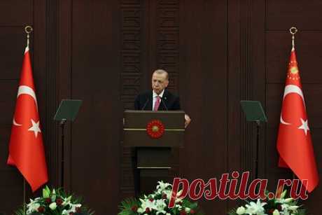 Назван последний срок правления Эрдогана. Назван последний срок правления президента Турции Реджепа Тайипа Эрдогана. Предполагается, что Эрдоган считает своим преемником своего младшего зятя — Сельчука Байрактара, технического директора компании Baykar. При этом отмечается, что конституция страны позволяет политику переизбраться после текущего срока.