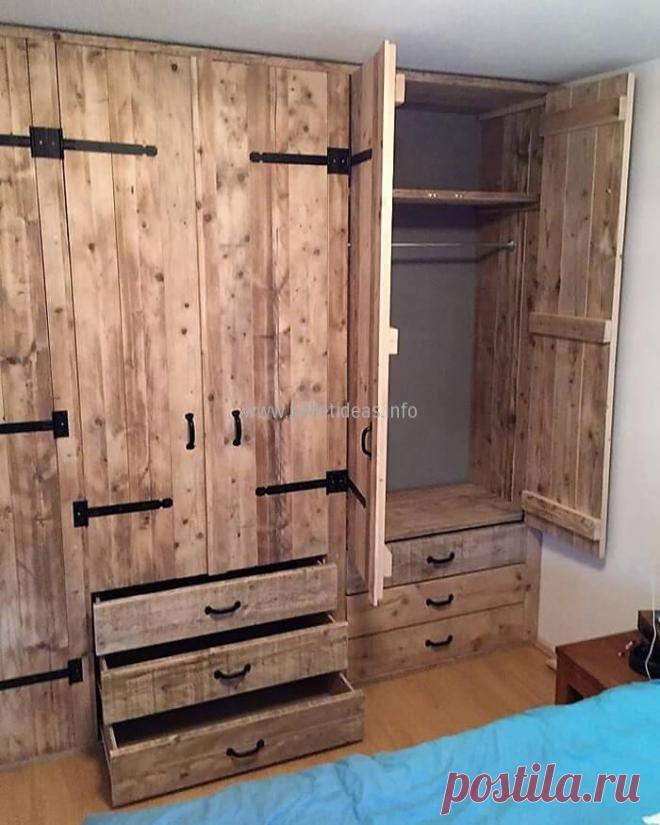 Adorable Closet Idea with Upcycled Pallets Wood The bedroom looks incomplete without the closet; it is an area where a person wants something to store the clothes and the other things that are utilized on a daily basis. The closet which is huge requires a large amount of money if someone wants to buy from the furniture store and it is fine …