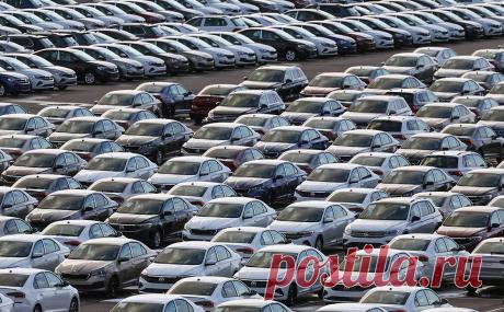 Volkswagen решил препятствовать серому импорту авто из Китая в Россию. Компания прекратила поставки в Россию в марте прошлого года. Как пишет Handelsblatt, производство Volkswagen действует «сравнительно автономно», а ряд дилеров внесли в черный список