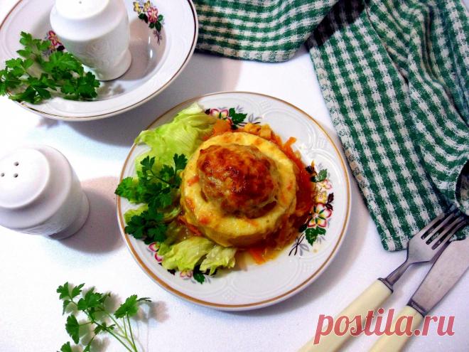 Запеченные фаршированные кабачки на овощной подушке. Запеченные фаршированные кабачки на овощной подушкеДля тех, кто не любит покупать готовые мясные полуфабрикаты, непременно следует приобрести электромясорубку. Этот кухонный гаджет поможет вам сделать свежий фарш из любого типа мяса, а также прекрасно измельчит рыбу и и даже овощи. Сравнение электрической и ручной мясорубок - явно не в пользу последней. Электромясорубка значительно сокращает наши физические и временные затраты. Свежий фарш…