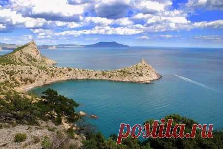 Какой он - климат Крыма
Ученные неоднократно проводили исследования уникального климата Крыма, а именно его благотворного влияния на человеческий организм. Все эти исследования давали всегда один и тот же результат – климат Крыма способствует избавлению даже от самых тяжелых заболеваний. Такие результаты возможны благодаря сочетанию трех природных факторов: воздуха, солнца и моря...