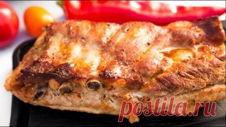 Рецепт сочных рёбрышек на ужин Рецепт ребрышек Ингредиенты:- 1,5кг свиных ребрышек - 6 ст.л. кетчупа или томатного соуса- 2 ч.л. горчицы- 1 ст.л. меда - 2 ст.л. винного уксуса- 2 ст.л. соевого соуса - маленький кусочек свежего имбиря Ребрышки помыли, бумажными полотенцами посушили, если есть пленка - удалили. С двух...