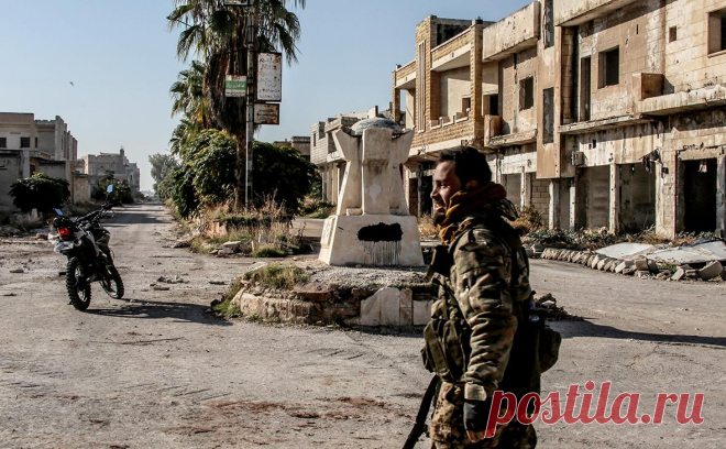 Боевики заявили о захвате ключевых точек в сирийской провинции Идлиб. Повстанцы в Сирии продвигаются в Идлибе, захватив 25 деревень и военный аэропорт. Reuters со ссылкой на источники среди боевиков утверждает, что те взяли крупнейший город провинции, что означает их полный контроль над ней