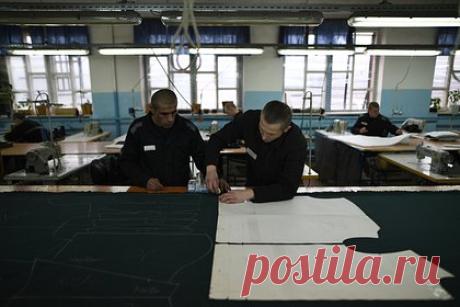 Мастер по ремонту телефонов «слил» эротические фото клиентки в российском городе