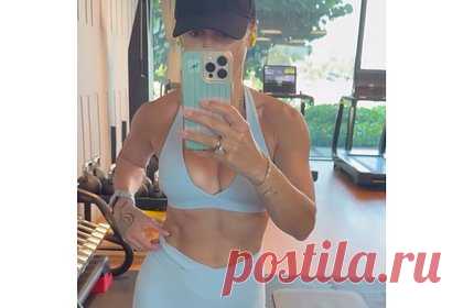 Тина Канделаки в откровенном спортивном наряде похвасталась кубиками пресса