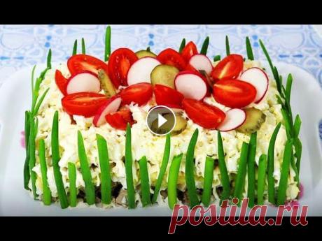 Яркий, Сытный, Мясной Салат ! Это просто СУПЕР !!! Продукты : свинина - 300 гр. картофель - 3 шт. лук репчатый - половинка луковицы маринованные грибы - баночка яйца - 3 шт. майонез томаты черри лук зе...