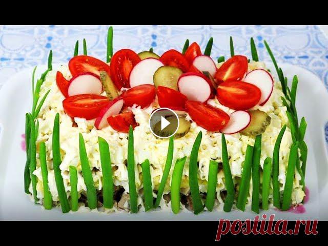 Яркий, Сытный, Мясной Салат ! Это просто СУПЕР !!! Продукты : свинина - 300 гр. картофель - 3 шт. лук репчатый - половинка луковицы маринованные грибы - баночка яйца - 3 шт. майонез томаты черри лук зе...