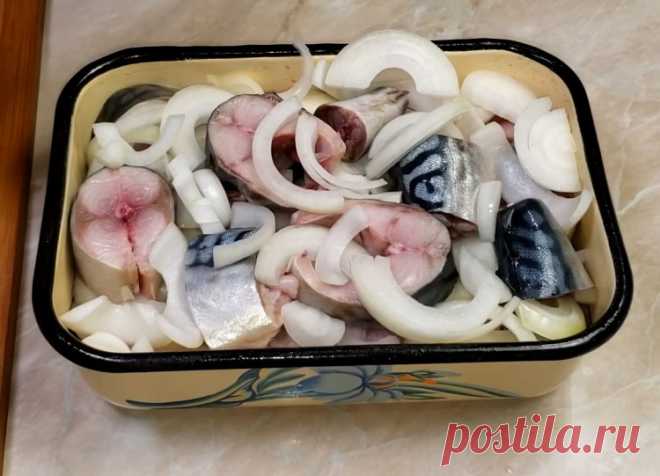 Маринованная скумбрия с томатной пастой