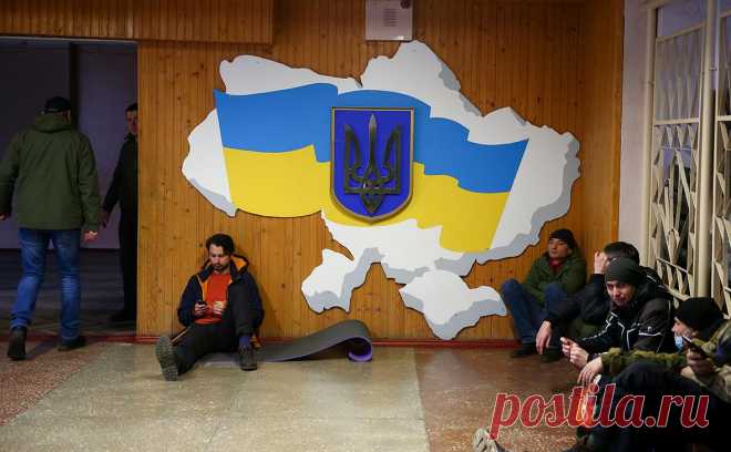 Военкоматы на Украине перевели на круглосуточный режим работы. В период круглосуточной работы военкоматы на Украине смогут рассматривать дела об административных правонарушениях, проводить медосмотры и вести учет призывников и транспорта, который должен быть передан ВСУ