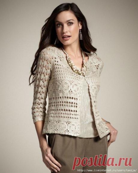 ЭЛЕГАНТНЫЙ ЖАКЕТ ИЗ КОЛЛЕКЦИИ CHIKO'S (СПИЦЫ + КРЮЧОК)
В рядах с маленькими дырками - *2 вместе лицевой, накид*... потом 5 рядов лицевой гладью... и повтор.
В рядах с большими дырками - *3 вместе лицевой (средняя по центру), 2 накида*... Далее 1 изнаночный ряд (накиды провязывала - лицевой и изнаночной п)...повтор. Потом 7 рядов лицевой глади.
Ажурный спицевой узор от Мадьярка

 
 
Число петель кратно 9 плюс 2 кромочные.
1 ряд - лицевые петли.
2 ряд - изнаночные петли.
3 р...