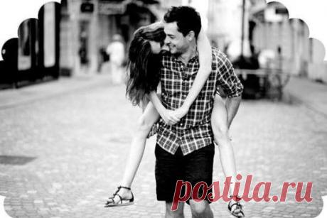 У мудреца спросили: Какой женщине можно верить: блондинке, рыжей или брюнетке? Мудрец ответил: Женщине можно верить-седой, а мужчине нельзя верить-даже лысому!