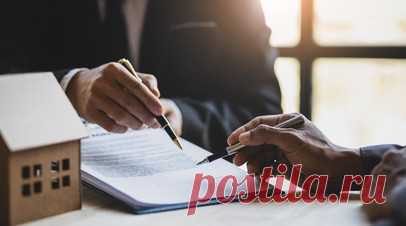 Нотариус объяснила, что делать c ипотекой в наследстве. Наследникам умершего переходят не только его квартиры, машины и деньги, но и финансовые обязательства — в размере стоимости унаследованного имущества. Это, безусловно, касается и долгов по ипотеке. Об этом RT рассказала нотариус города Омска Ольга Фрик. Читать далее
