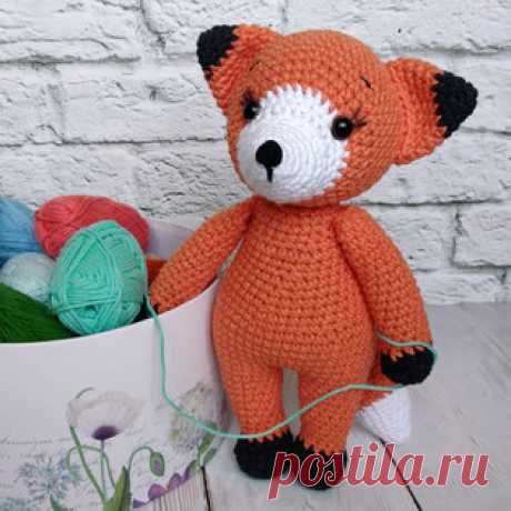 Моя Лисёна амигуруми. Схемы и описания для вязания игрушек крючком! Бесплатный мастер-класс &quot;Моя Лисёна&quot; от Ларисы @lara_vyazunchik. Высота вязаной крючком игрушки примерно 21 см. Для изготовления такого лисё…