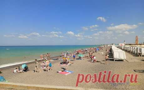 Новофедоровка, Крым - пляжи и отдых на море |
Небольшой курортный поселок Новофёдоровка находиться недалеко от г. Саки, на западном побережье Крыма. Сюда можно приехать отдыхать как семейным кругом, так и шумной компанией.
Отличительные особенности курорта — протяженные пляжи Новофедоровки, которые состоят из мелкой гальки и песка, плюс ко всему здесь умеренные цены. Вдобавок, тут есть лечебные грязи, помогающие при неврологических и кожных заболеваниях.