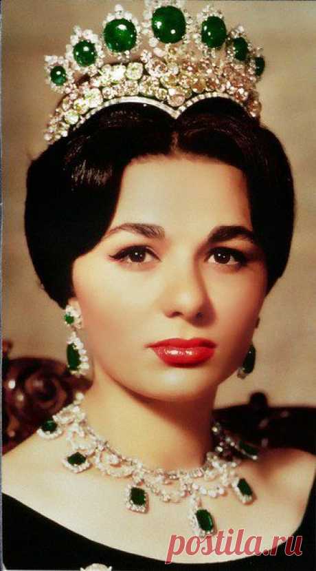 Фарах Пехлеви - последняя Императрица Ирана, 1967-1979. / Путь моды