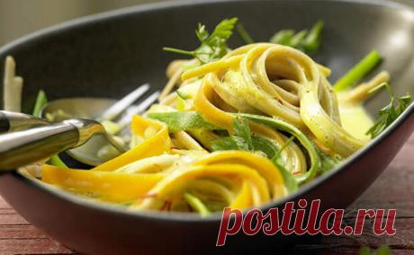 Кабачки и паста. 2 простых продукта превращаем в блюдо, которое в ресторанах продают за тысячу за тарелку - Steak Lovers - медиаплатформа МирТесен Паста с цукини в домашних условиях не смотря на простоту ингредиентов и приготовления отличается изысканным вкусом, который получается за счет идеального сочетания продуктов. Этим и пользуются рестораны, где подобная паста подается по тысяче за тарелку: на самом же деле превратить 2 простых