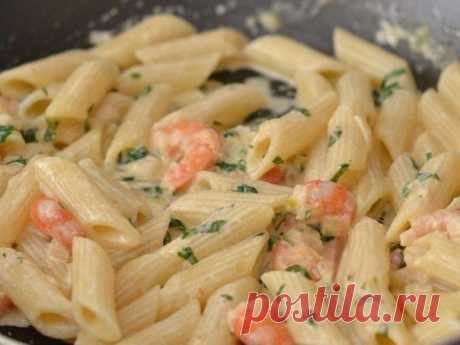 Паста с креветками в чесночно-сливочном соусе Ингредиенты:Макаронные изделия — 250 г Креветки — 200 г Сливки — 150 мл Масло сливочное — 20 г Лук репчатый — 50 г Чеснок — 2 зубчика
Петрушка — 20 г Соль — по вкусу Смесь перцев — по...