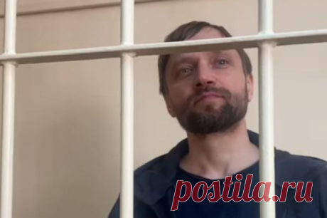 Блогер из Сочи, чей ребенок умер от истощения, получил 8 лет колонии. Максим Лютый ранее объяснял, что не кормил ребенка, чтобы приучить его к сыроедению.