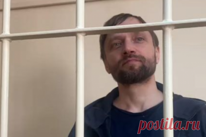 Блогер из Сочи, чей ребенок умер от истощения, получил 8 лет колонии. Максим Лютый ранее объяснял, что не кормил ребенка, чтобы приучить его к сыроедению.