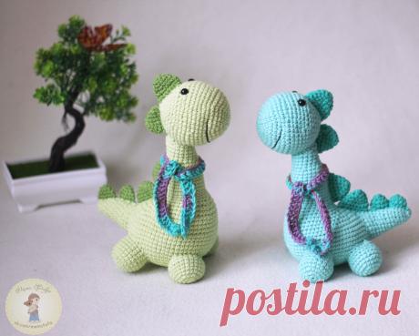 PDF Динозавр. FREE amigurumi crochet pattern. Бесплатный мастер-класс, схема описание для вязания амигуруми крючком. Игрушки своими руками! Динозавр, динозаврик, dinosaur, dinosaurio, dinossauro, dinosaure, dinosaurier, dinozaur, dinosaurus. #амигуруми #amigurumi #amigurumidoll #amigurumipattern #freepattern #freecrochetpatterns #crochetpattern #crochetdoll #crochettutorial #patternsforcrochet #вязание #вязаниекрючком #handmadedoll #рукоделие #ручнаяработа #pattern #tutorial #häkeln #amigurumis
