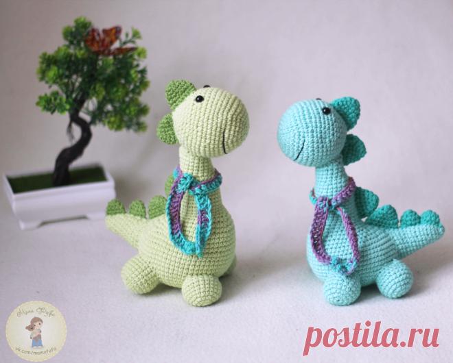 PDF Динозавр. FREE amigurumi crochet pattern. Бесплатный мастер-класс, схема описание для вязания амигуруми крючком. Игрушки своими руками! Динозавр, динозаврик, dinosaur, dinosaurio, dinossauro, dinosaure, dinosaurier, dinozaur, dinosaurus. #амигуруми #amigurumi #amigurumidoll #amigurumipattern #freepattern #freecrochetpatterns #crochetpattern #crochetdoll #crochettutorial #patternsforcrochet #вязание #вязаниекрючком #handmadedoll #рукоделие #ручнаяработа #pattern #tutorial #häkeln #amigurumis