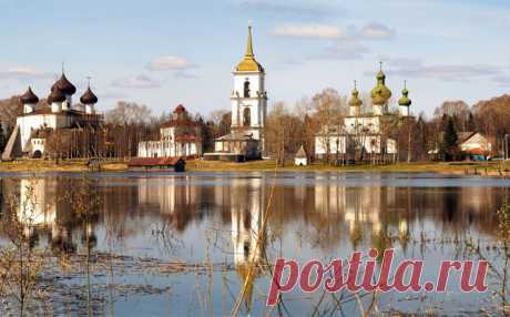 Самые интересные туристические места российского Севера — Впервые этот город на реке Онеге в Архангельском крае упомянут в летописях  1380 года. В окрестностях Каргополя и самом старинном русском городе сохранилось множество уникальных памятников истории и архитектуры XVI-XIX веков. В их числе собор Рождества Христова, Благовещенская церковь, каменный особняк купца Вешнякова, оборонительное кольцо земляных валов, доисторическая стоянка неизвестного кочевого народа конца I тысячелетия до н.э.