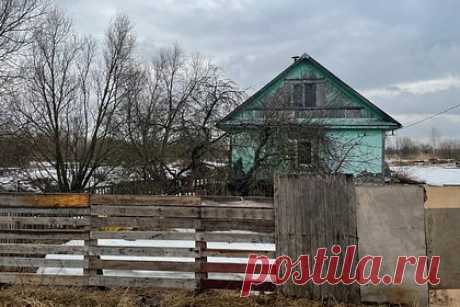 Россиян предложили штрафовать за заброшенные дачи. В России готовятся законопроекты, которые вводят временные рамки на освоение участков, а также предлагают штрафы за заброшенные дачи. Хозяин должен привести участок в жилое состояние и зарегистрировать постройки в течение трех лет, а те, кто брал землю в аренду для строительства — в течение десяти лет.