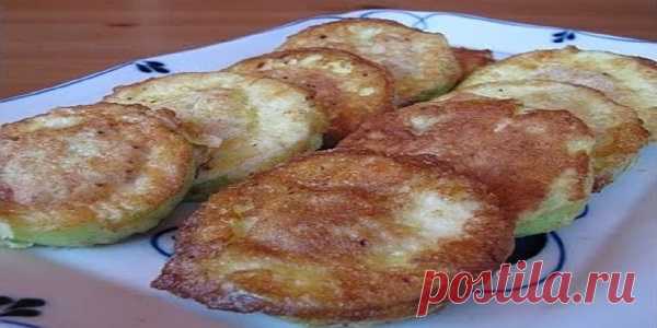 Замечательные кабачки с мясом в кляре: всего 15 минут — и любимое блюдо готово! 
ИНГРЕДИЕНТЫ
2–3 молодых кабачка
300 г мяса (можно брать любое мясо на твой вкус)
1/4 ч. л. соли
1/4 ч. л. перца
2 ст. л. муки
2 куриных яйца
3 ч. л. молока
ПРИГОТОВЛЕНИЕ
Нарежь кабачки колечками толщ…