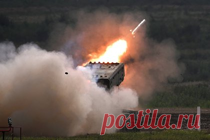 В России увеличат дальность стрельбы ТОС-1А «Солнцепек». В России работают над увеличением дальности и кучности стрельбы тяжелой огнеметной системы ТОС-1А «Солнцепек», сообщил главный специалист «Омсктрансмаша» Денис Петров. Он сообщил, что ТОС-1А, которую проектировали как машину поддержки, в ходе спецоперации применяют на переднем крае.