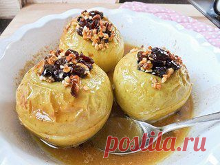 Запеченные яблоки с орехами, медом и сухофруктами | Готовим вместе