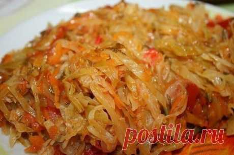 ТУШЕНАЯ КАПУСТА -очень вкусная!

Ингредиенты:

капуста белокочанная - 1 кг
морковь - 1 шт
лук - 1 шт
красный болгарский перец - 1 шт
растительное масло - 100 мл
томатная паста - 50 -70 гр
вода - 100 мл
лавровый лист - 1 шт
молотая зира (тмин) - 1/2 ч.л.
молотый кориандр - 1/2 ч.л.
сахар - 1-2 ч.л.
соль - по вкусу

1.Разрежьте капусту на 4 части и нарежьте тонкой соломкой.
2.Нарежьте лук четверть кольцами, перец соломкой, морковь натрите на крупной тёрке.
3.Обжарьте лук в р...