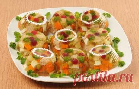 Заливное с мясом, овощами и клюквой. Рецепт