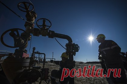 Экспортную монополию «Газпрома» захотели ограничить. В НОВАТЭКе предлагают изменить закон об экспорте природного газа, чтобы стимулировать производство сжиженного газа в России. Сейчас право на экспорт СПГ есть только у «Газпрома», и необходимо ограничить экспортную монополию компании. НОВАТЭК поднял этот вопрос на фоне проблем у конкурента с отгрузками СПГ в Европу.