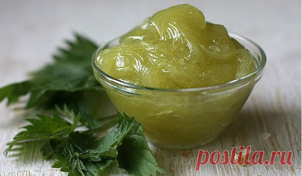 Крапива - рецепты, лечение:Herb-Еco
В виде мази для смазывания пораженных участков кожи, которую готовят из высушенных и измельченных в порошок листьев крапивы, травы однолетнего перца и масла гхи (топленого сливочного масла)