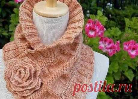 Красивые шарфы - воротники

Пряжа: Elsebeth Lavold Angora, 50 г – 83 м, 4 моточка
Спицы: 5 мм или другие спицы для достижения необходимой плотности вязания.
Плотность вязания: 18 петель и 26 рядов = квадрат со стороной 10см чулочной вязкой.
Размер готового изделия: 20 см шириной, 63,5 см в длину.

ШАРФ:
1я часть
Набрать 90 петель способом Provisional Cast On method (смотреть здесь: https://www.knitty.com/ISSUEfall05/FEATfall05TT.html)
Ряды 1-3: платочная вязка.
Ряд 4: (лице...
