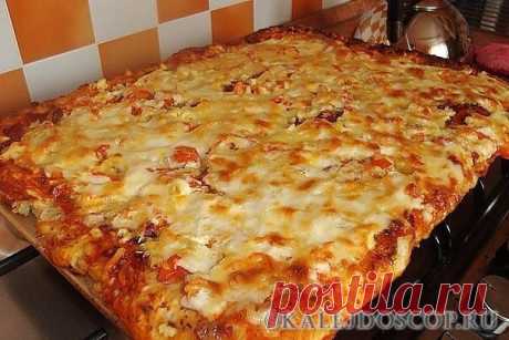 БЫСТРАЯ и ВКУСНЕЙШАЯ Пицца (заливное тесто, духовка) | сайт Калейдоскоп
Яйца — 2 Штуки
Майонез — 3 Ст. ложки
Мука — 3 Ст. ложки
Колбаса — 150 Грамм
Лук — 1/2 Штуки
Помидор — 1 Штука
Сыр — 200 Грамм
Зелень — По вкусу