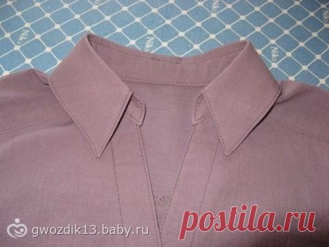 Мастер-класс по рубашечному воротнику Мастер-класс по рубашечному воротникуНачинаем с укрепления деталей воротника клеевой.Как видите, нижняя стойка (она же внутренняя) проклеивается не целиком. Припуск шириной 1см оставляем свободным. Далее этот припуск мы легко, по контуру клеевой, замётываем.
Теперь мы подготавливаем...