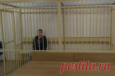 Россиянин купил в магазине ножницы и забил ими друга. Во Владивостоке задержали подозреваемого в тяжком преступлении 44-летнего россиянина. 16 октября возле дома на улице Героев Хасана был найден лишенный жизни мужчина, после был задержан подозреваемый в причастности к преступлению, который заявил, что у него с другом случилась драка.