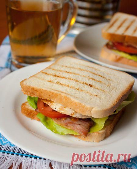 Сэндвич с курицей и беконом