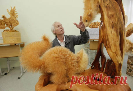 Сергей Бобков работает учителем в школе села Кожаны Красноярского края.