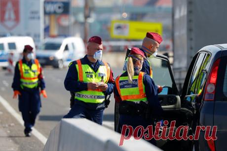 Столицу Австралии закрыли на карантин из-за четырех зараженных коронавирусом. Столицу Австралии Канберру закроют на семидневный карантин из-за того, что у четырех человек обнаружили COVID-19. Сначала речь шла об одном случае заболевания, однако вскоре стало известно и о других зараженных. «Разносчиком» инфекции стал 20-летний мужчина. С ним контактировали и другие люди.