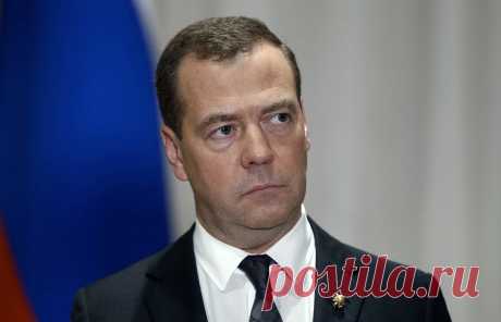 Медведев утвердил перечень из 44 госуслуг, которые должны оказывать повсеместно - Общество - ТАСС