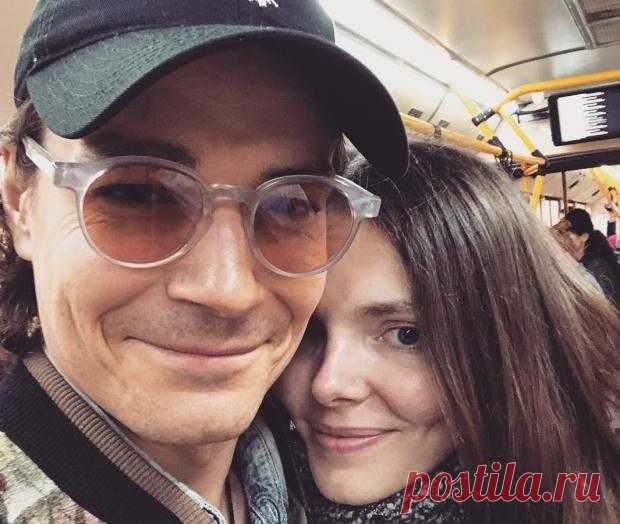 Мужа Елизаветы Боярской сравнили с Брэдом Питтом: Максим Матвеев сильно изменился