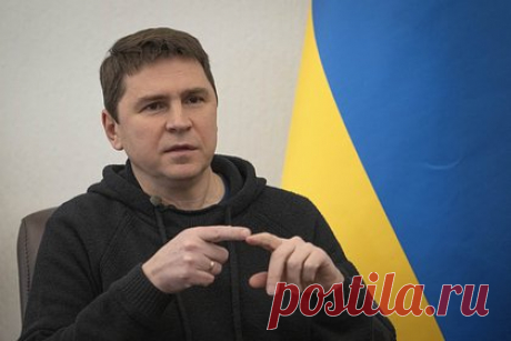 Подоляк назвал планом Украины убийство максимального числа россиян. Как отреагировали на его слова в России?. Советник главы офиса президента Украины Владимира Зеленского Михаил Подоляк заявил, что планом киевских властей является убийство максимального числа россиян. Он также сказал, что единственно возможным сценарием для Украины остается выход на границы 1991 года. Как на его слова отреагировали в России?