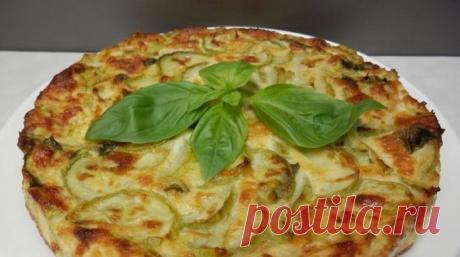 Нежная фриттата с кабачками Ингредиенты: кабачки — 800 грамм; яйца — 4-5 штук; молоко — 50 миллилитров; лук среднего размера — 1 штука; чеснок — 2-3 дольки; подсолнечное масло — 2-3 столовые...